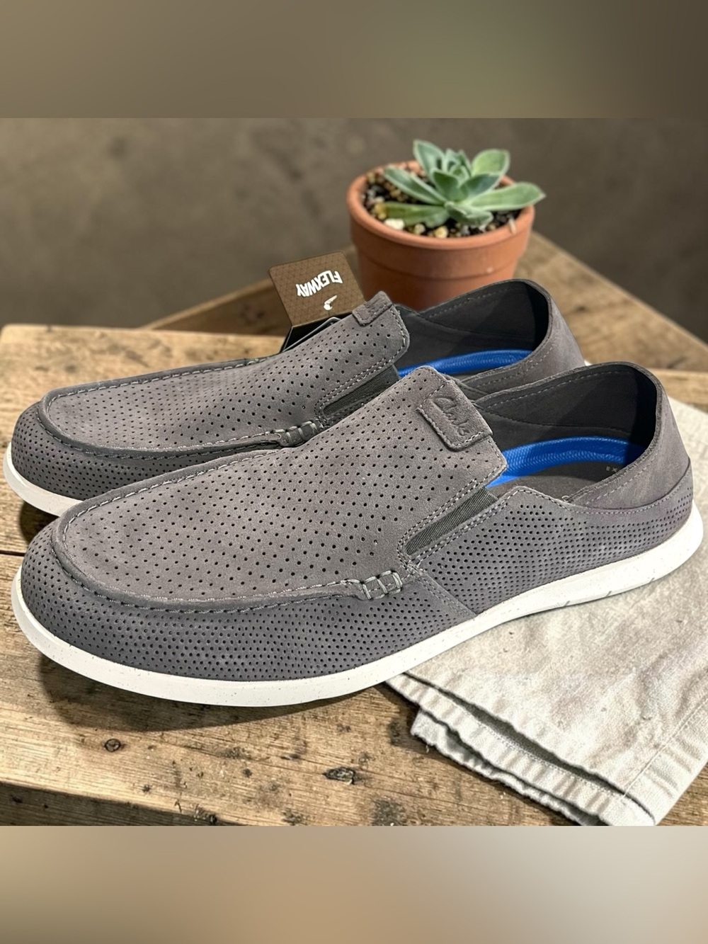 Clarks Flexway Easy Mens 10 Dark Gray Suede Slip On Loafers Lightweight Comfort
